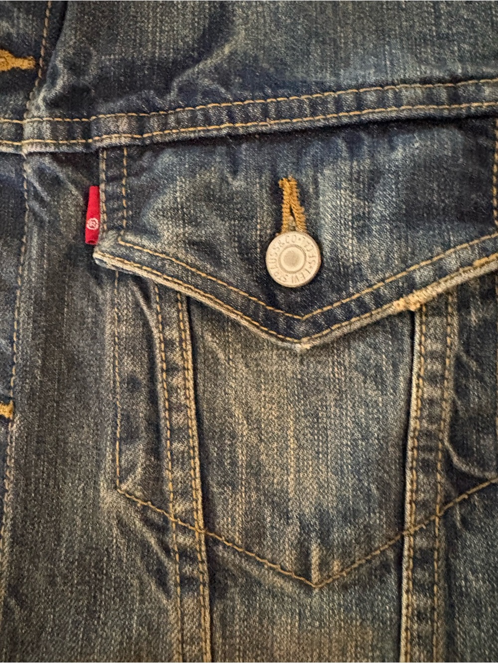 Levi's Men's Faded Blue Denim Trucker Jacket - Medium - Picture 6 of 9